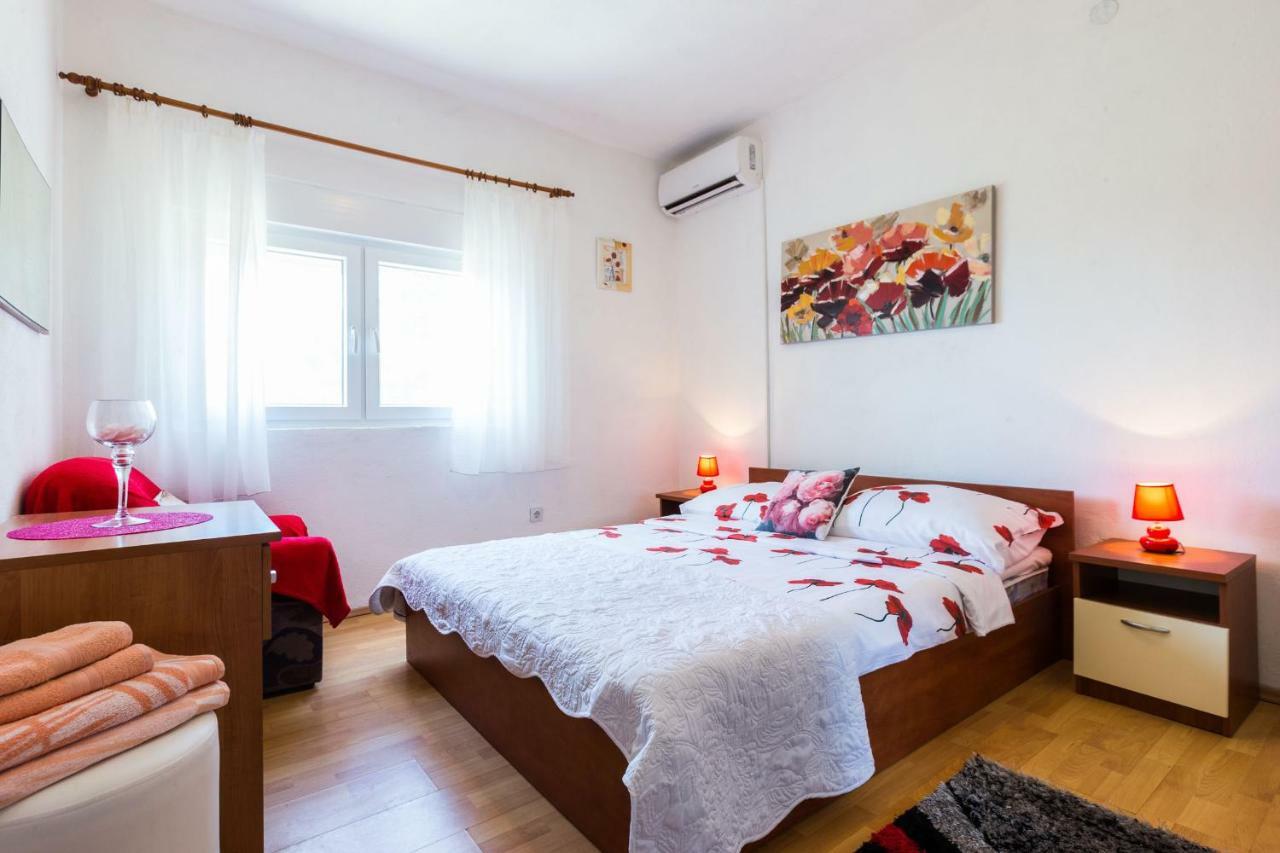 Holiday Home Flora 扎达尔 外观 照片